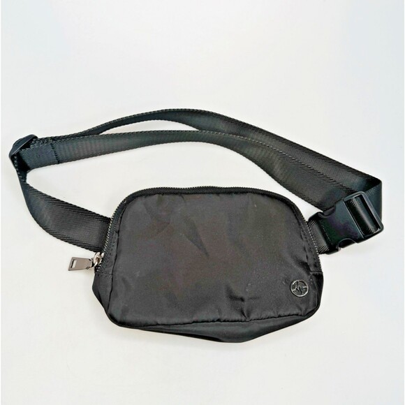Pander Handbags - Pander Everywhere Belt Bag Black Nylon Fanny Pack Crossbody 8x5x2" EUC